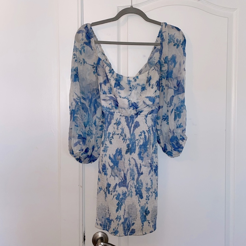 HELLO MOLLY BLUE AND WHITE FLORAL DRESS SIZE M